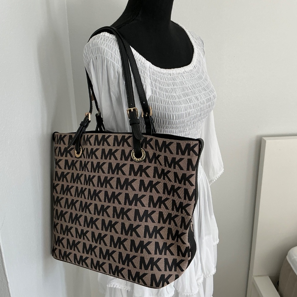 Michael Kors Tote Bag - Picture 11 of 16
